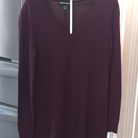 DKNY jeans plum‎ colored v neck sweater with stretch. Worn 1x - Picture 1 of 5